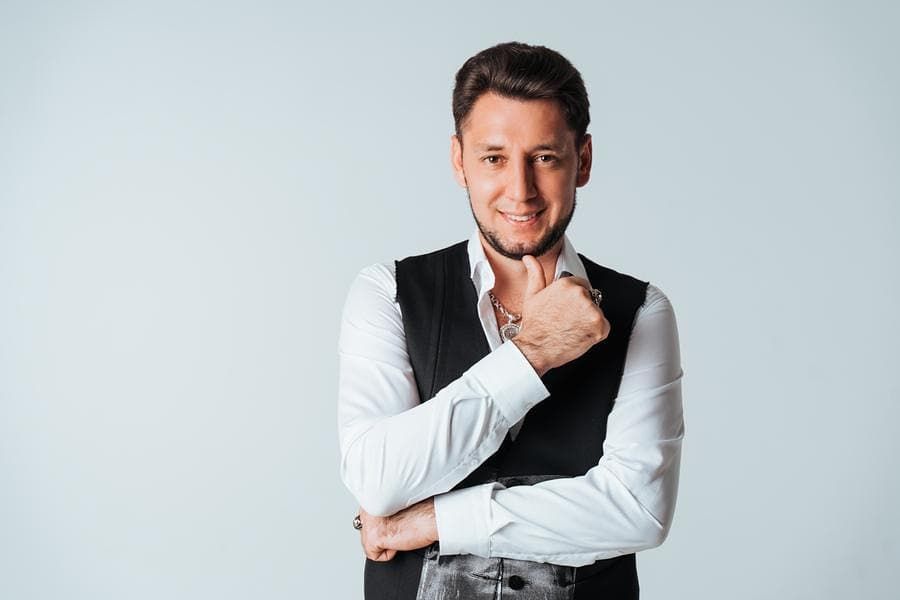 #Айдадомой: Фирдүс Тямаев онлайн-концертына чакыра